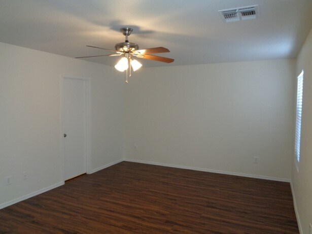 Building Photo - 8057 W Hatcher Rd