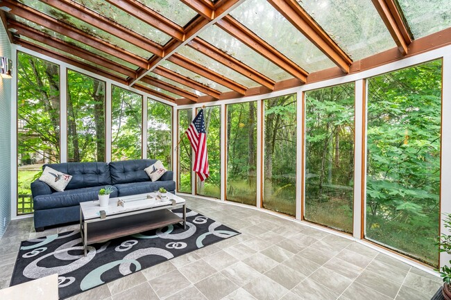 Building Photo - Beautiful 4 Beds and 2.5 Baths house with ...