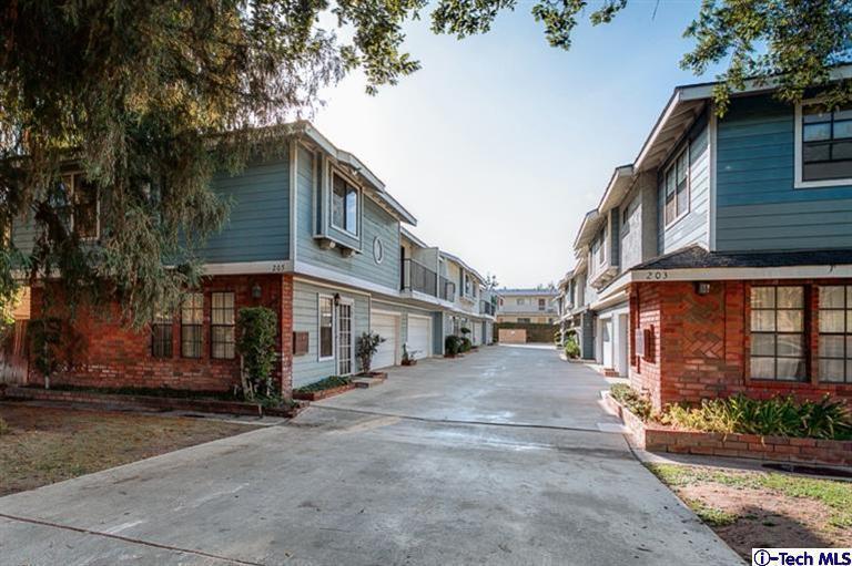 Building Photo - 205 Violet Ave