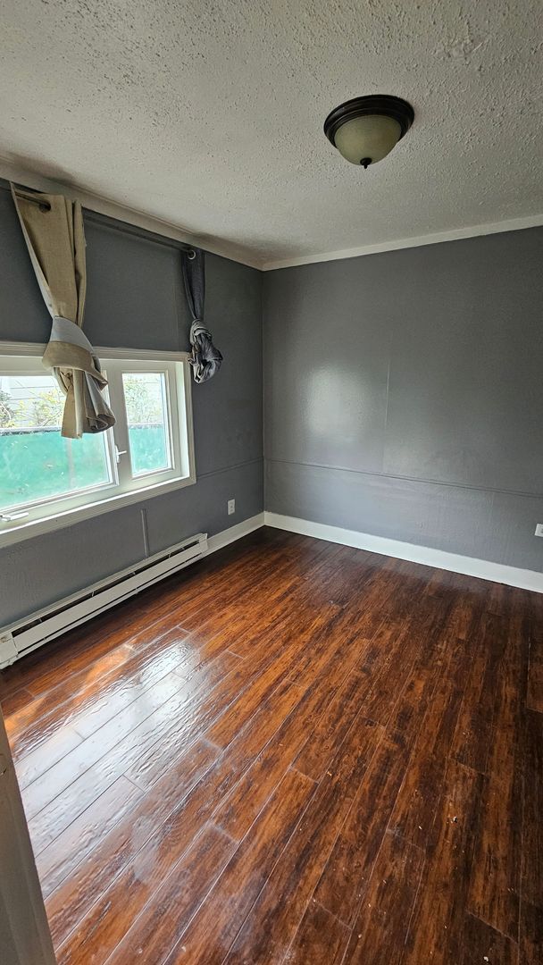 Building Photo - Cute 2-bed house,  Pet Friendly, Central location!