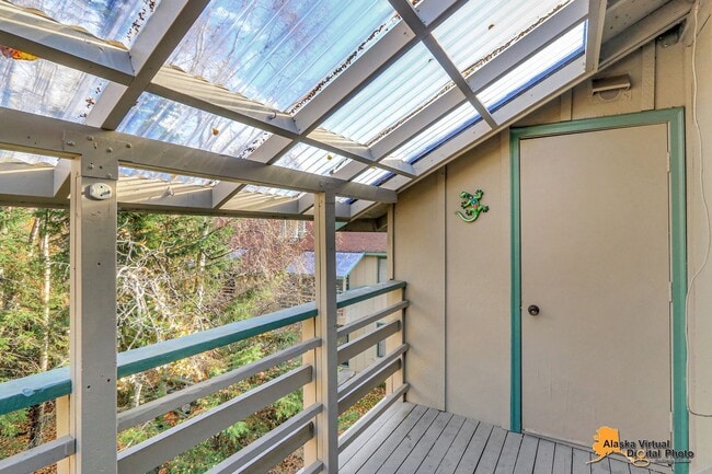 Building Photo - Top Floor End Unit Condo* Pet Friendly, Pr...