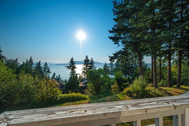 Building Photo - Beautiful home with views and in a gated c...