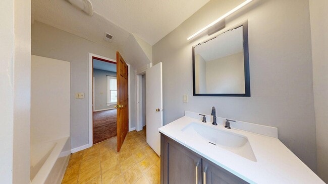 Building Photo - Madison/W.95th neighborhood : 3 bedroom/1 bath single family house available NOW.