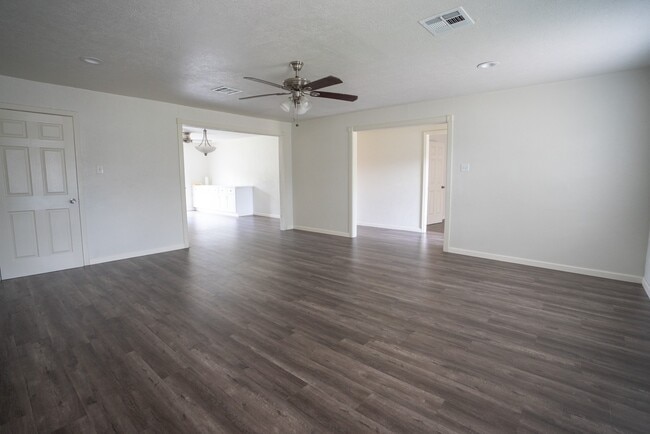 Building Photo - 3914 Ripplebrook Dr
