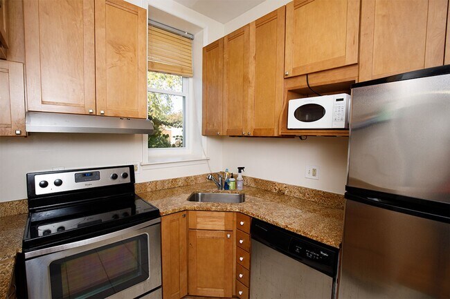 Building Photo - Charming Hill East One Bedroom