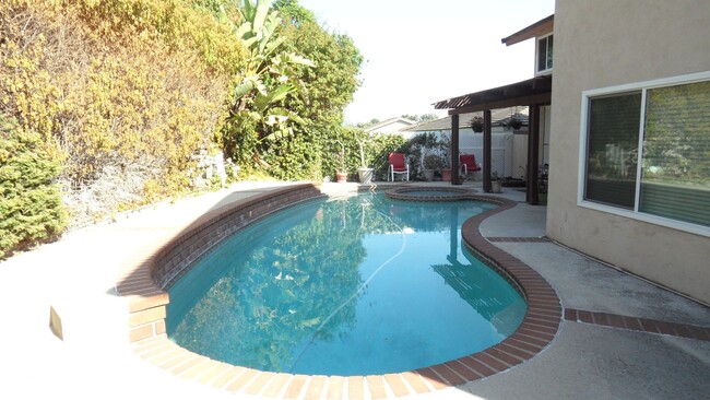 Building Photo - POOL HOME 4BR, 2.5BA, Yorba Linda, Cul-de-...