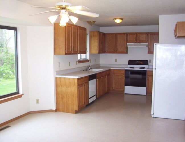 Building Photo - 3094 S Overhill Ct