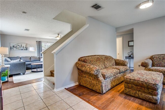 Building Photo - 2622 Glen Field Dr