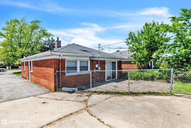 Building Photo - 11617 Kedzie Ave