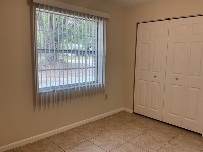 Building Photo - Winter Haven 3BR Home with Fenced Yard & Bonus Room