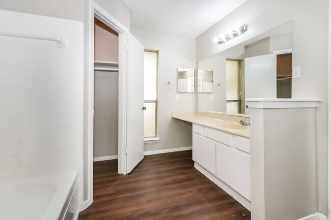 Building Photo - 7506 Tetela Dr