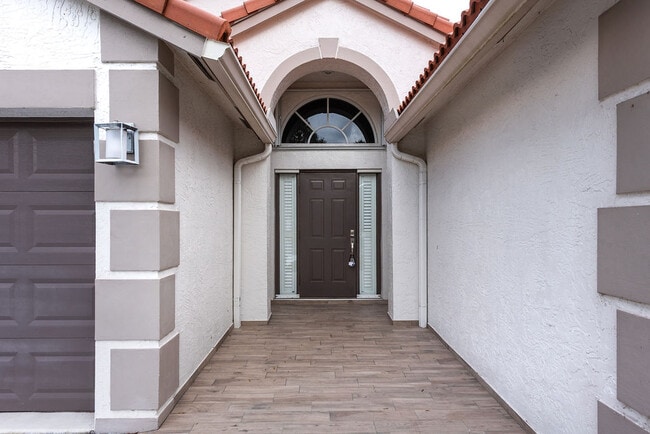 Building Photo - 1975 Oak Berry Cir