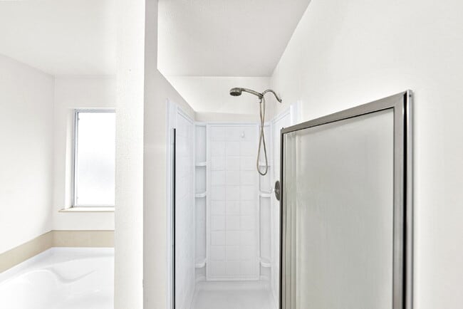 Building Photo - Charming 4-Bedroom Sanctuary - Spacious Living Awaits