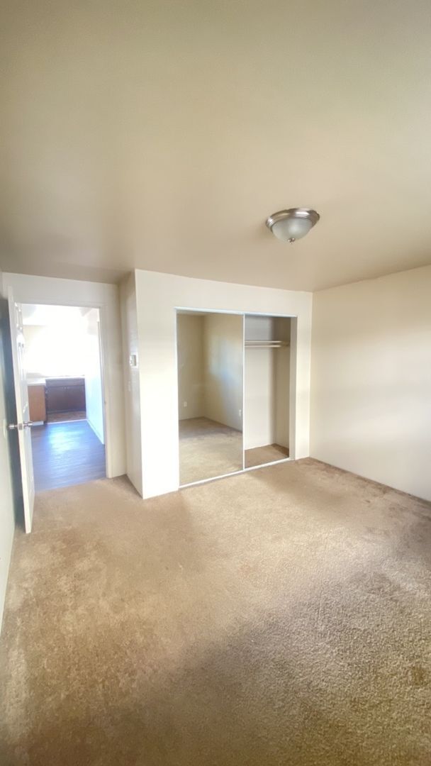 Building Photo - (526) Halpert Duplex - 4 Bedroom / 2 Bathroom