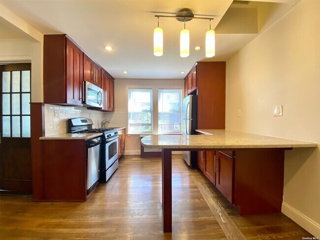 Building Photo - 20-33-33 32nd St