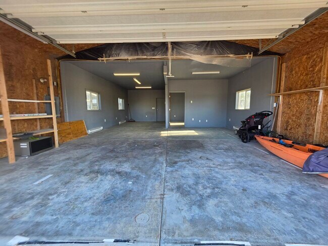 Building Photo - 2021 N Rd 48