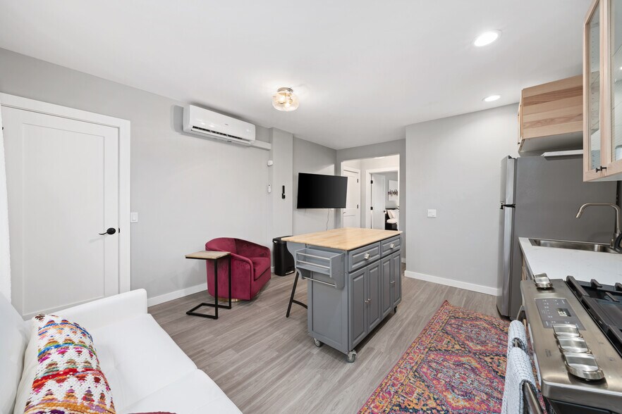 Building Photo - 2644 33rd St