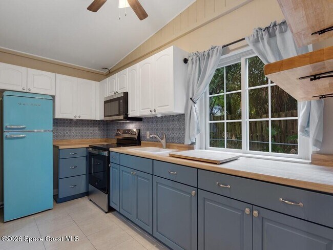 Building Photo - 6425 4th Pl