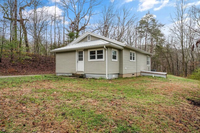 Building Photo - Harriman 37748 - Charming 2-bedroom, 1.5-bathroom Home nestled on 3.8 acres of woods - Contact Ch...