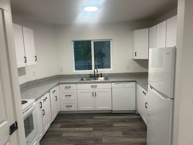 Building Photo - Choice Apartments