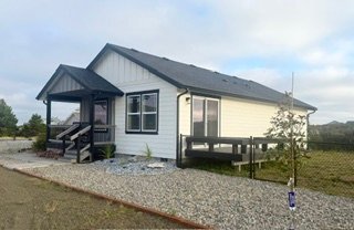 Building Photo - 400 Malibu St SW