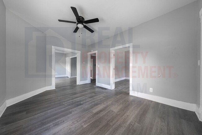 Building Photo - Beautiful 6 Bed 1 Bath Single Family Home