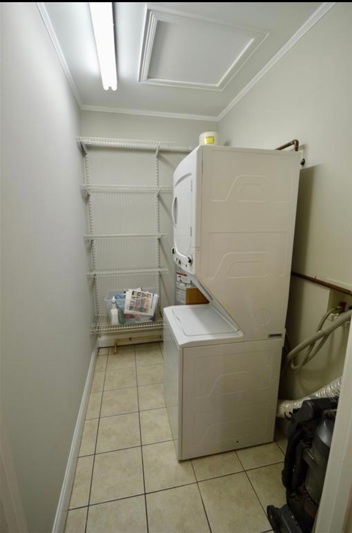 In unit washer/dryer - 1029 Russell St