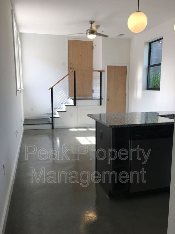 Building Photo - 1311 Hull St