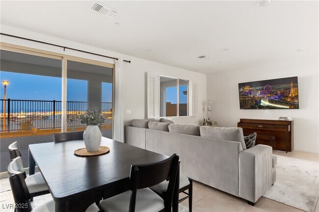 Building Photo - 1592 Pacific Baza St