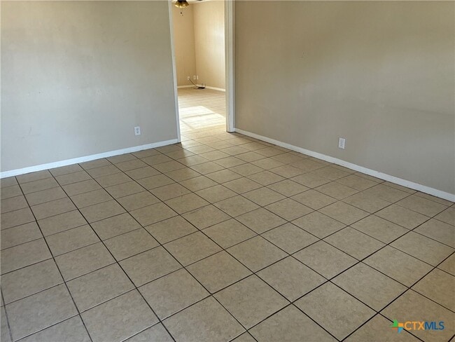 Building Photo - 3801 Lancelot Ln