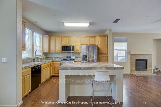 Building Photo - Lincoln Crossing; 4 bedroom in Gated commu...