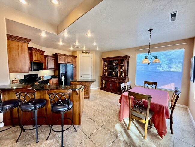 Building Photo - Lovely FURNISHED Three Bedroom Home in Ivins