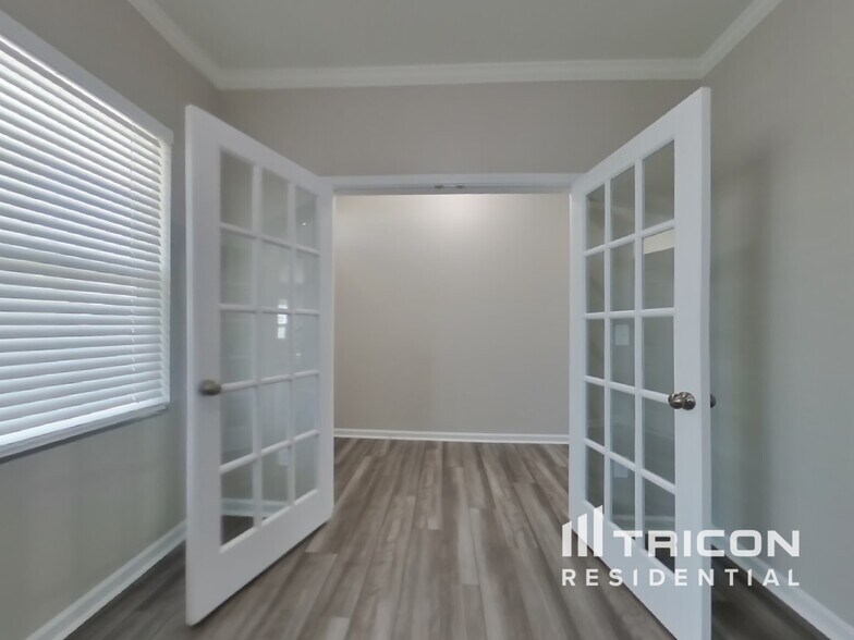 Building Photo - 449 Willard Wds Dr