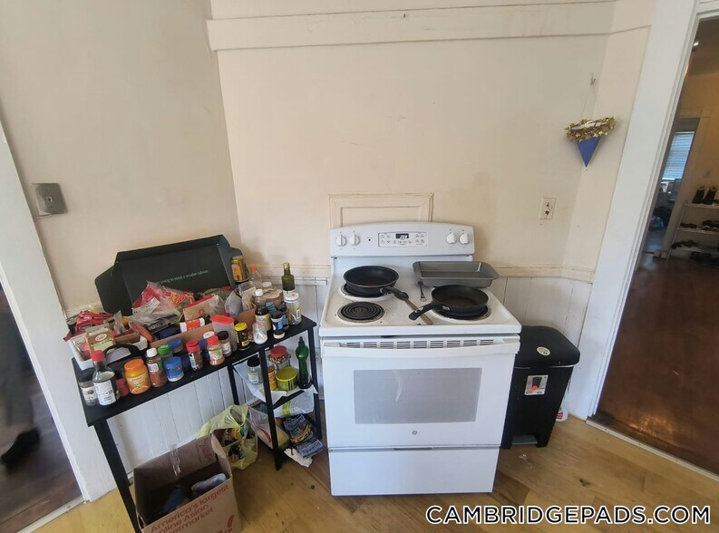 Building Photo - 1590 Cambridge St