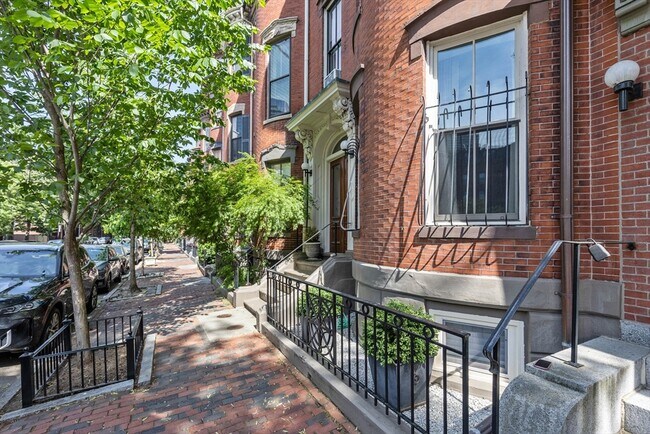 Building Photo - 142 Chandler St