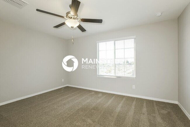 Building Photo - 4 Bedroom Pet-Friendly Home in Phoenix, AZ with Main Street Renewal