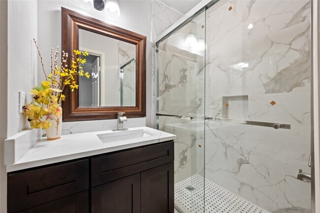 Building Photo - 15218 La Paloma Dr