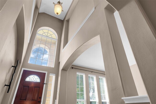 Building Photo - 25525 Oakhurst Forest Dr