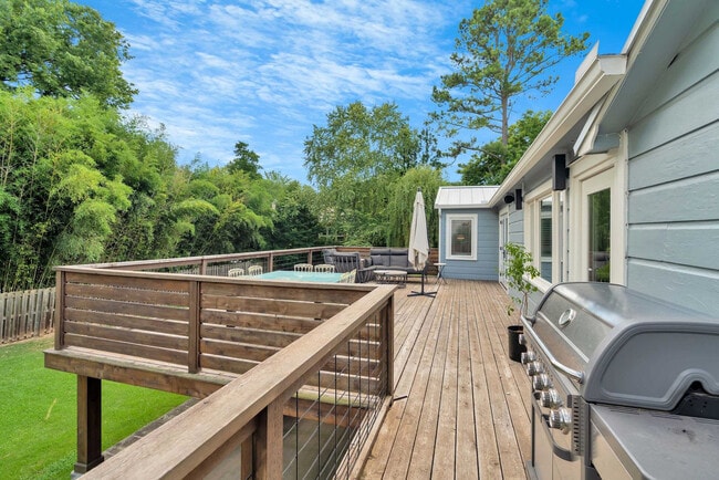 Building Photo - 802 N Park Ave