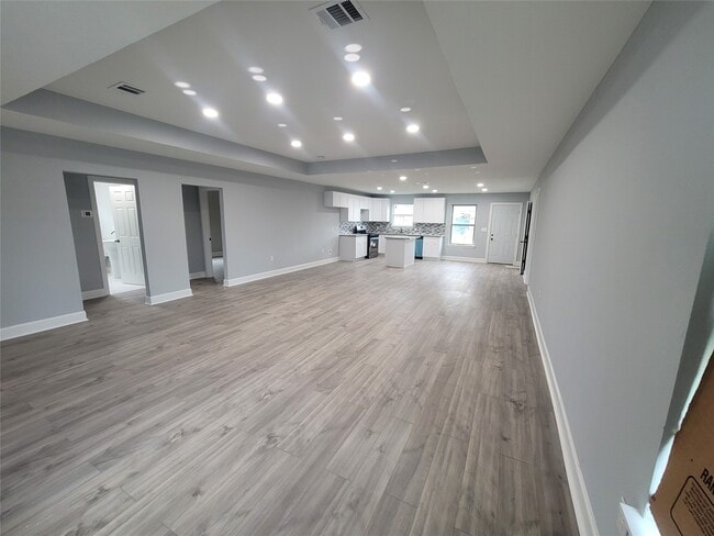 Building Photo - 4859 Bellnole Dr