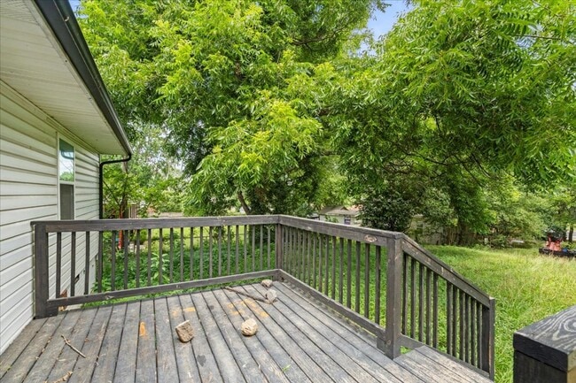 Building Photo - 932 Summer Dr