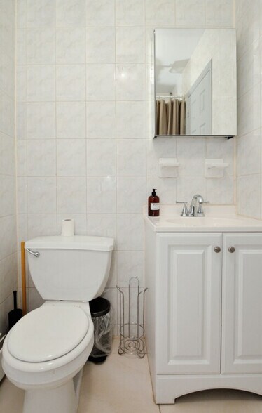 Building Photo - 338 W 36th St.