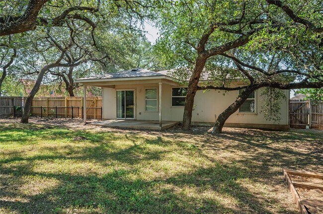 Building Photo - 2401 Haven Dr