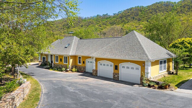 Building Photo - 800 Cane Creek Rd