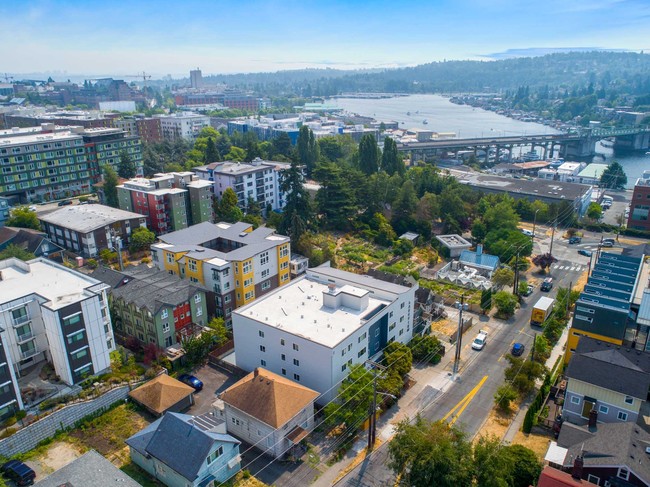 Building Photo - Lakeview Apartments