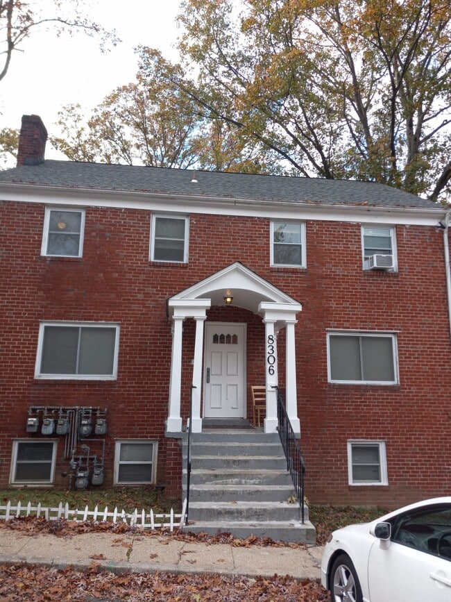 Primary Photo - 8306 Roanoke Ave