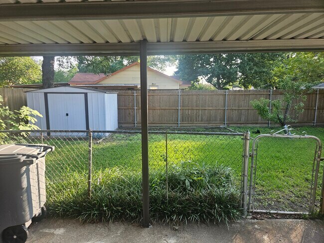 Building Photo - 7721 Mohawk Dr