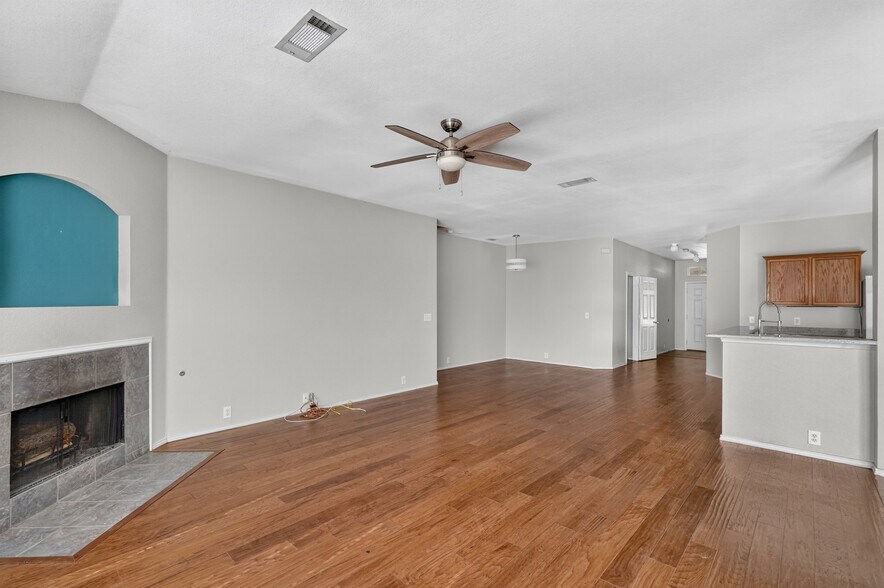 Building Photo - 1325 Periwinkle Dr