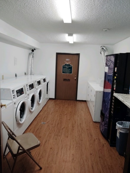 Building Photo - 803 Roundhouse Addition