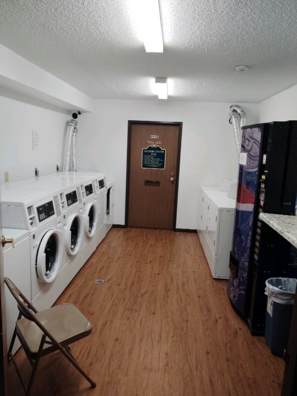 Building Photo - 803 Roundhouse Addn